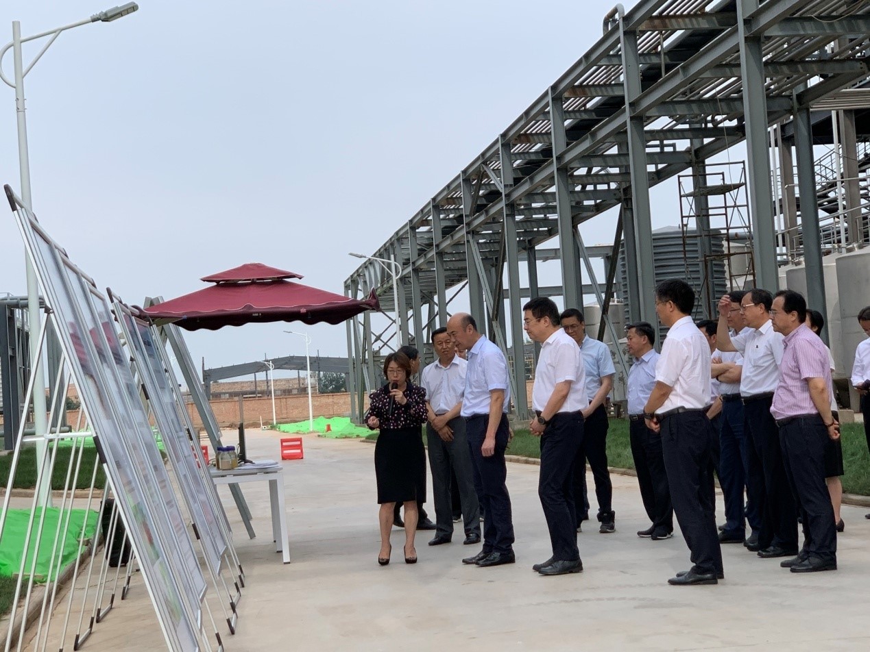 刘国中省长一行观摩蒲城pp电子科技建设项目