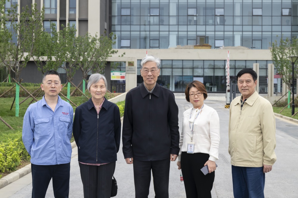 张全兴院士参观pp电子科技 张全兴院士参观pp电子科技