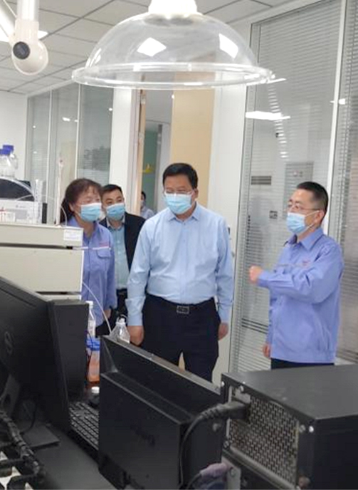 邹晓刚区长一行莅临pp电子产业园调研