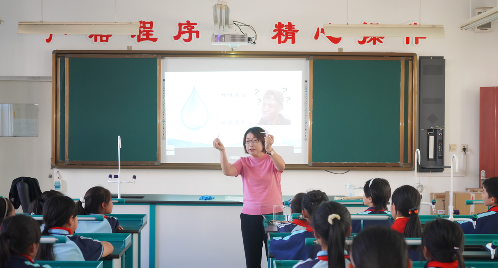 “pp电子科技·与爱同业”关爱村落儿童爱心科普进校园公益活动