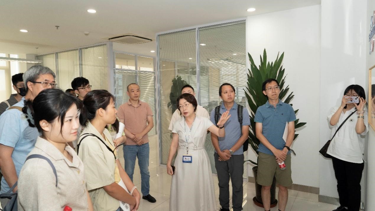 澳门汗青老师国情研建班莅临pp电子科技参观调查