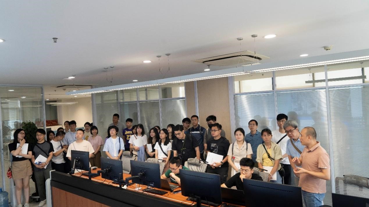 澳门汗青老师国情研建班莅临pp电子科技参观调查